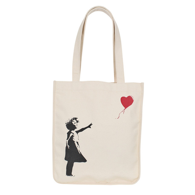 「バンクシー」のグラフィティアートが日常使いできるアイテムに