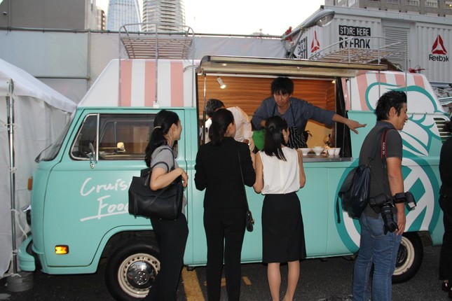 世界料理のキッチンカーも出店する新虎ヴィレッジ