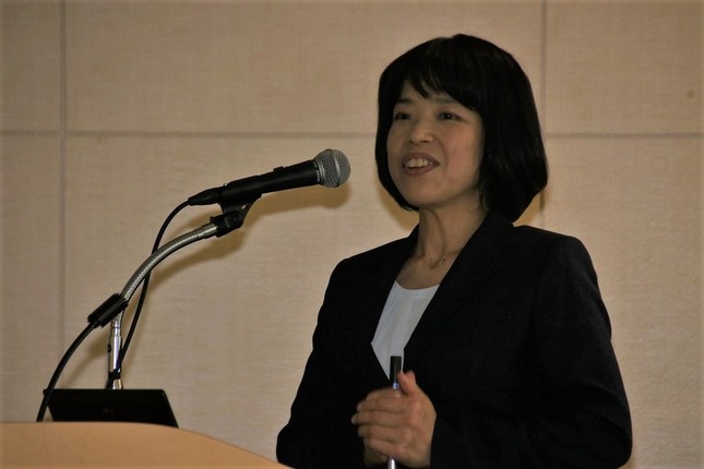 講演する信州大学大学院医学系研究科の増木静江教授