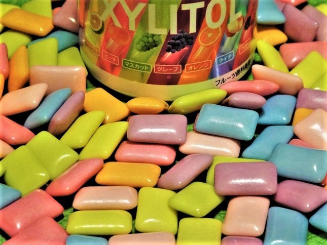 冨永も運転席に常備している粒ガム。信号待ちの間に、色は確認せずに口に放り込む