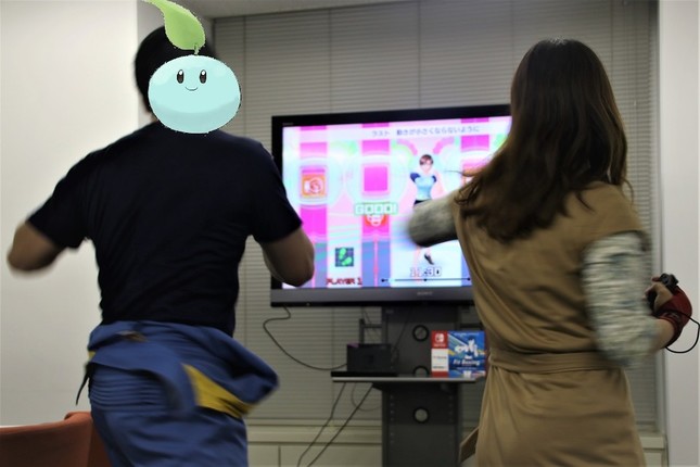 「サリールちゃん」は他の参加者よりもリズミカルに体を動かし、ゲームのリズムに乗ることを重視していたように見えた