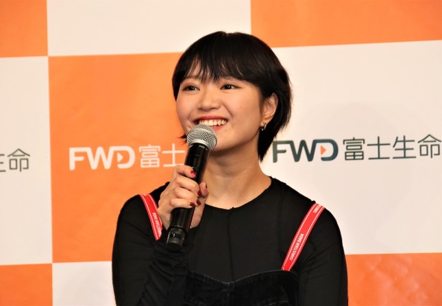 笑顔で話す矢方美紀さん