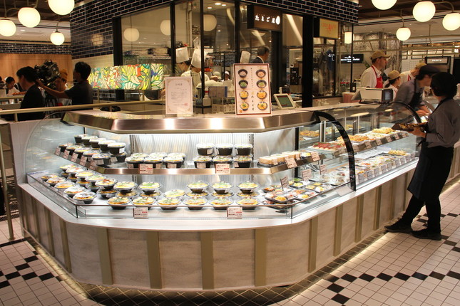 全料理に卵を使った「ポムの樹　どんぶり　たまご屋」