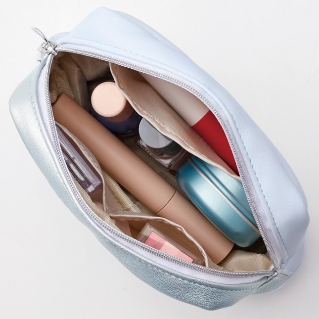 内側にはポケットが3つ
