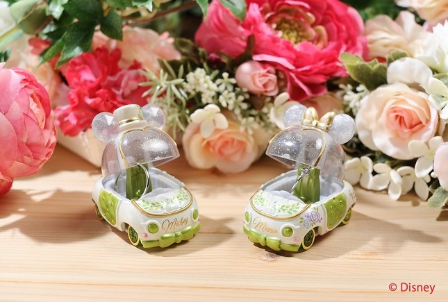 「ミッキー＆ミニー」がボタニカルをあしらった「トミカ」に