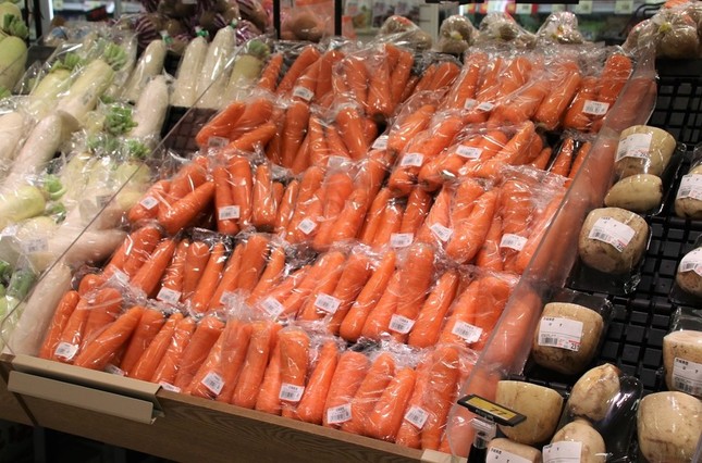西友赤羽店内のニンジン売り場