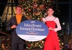 テディベア100体で飾られたクリスマスツリー点灯　トラウデン直美と酒井高徳が語るドイツ