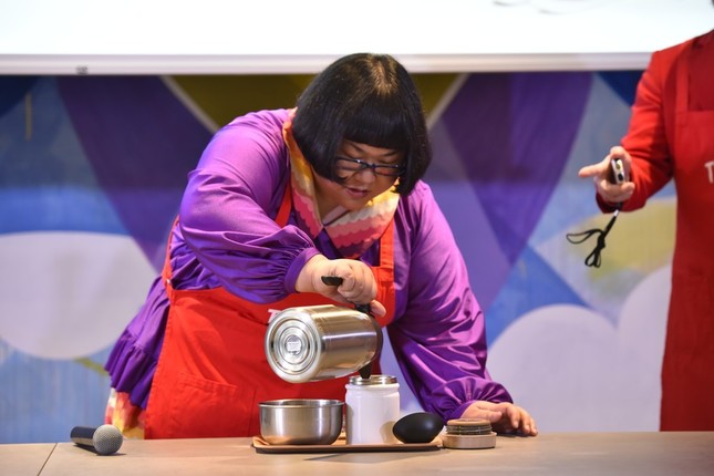 5分でできる「白がゆ」を調理する安藤なつさん