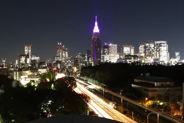 バルコニーでは夜景を独り占めできる