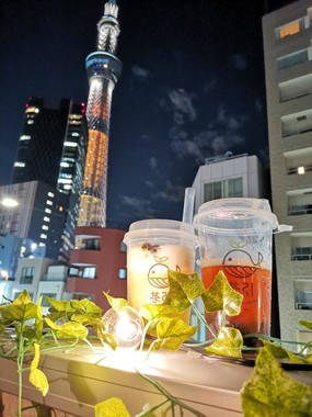 店は東京スカイツリーがよく見える場所にある（写真は周奕引さん提供）