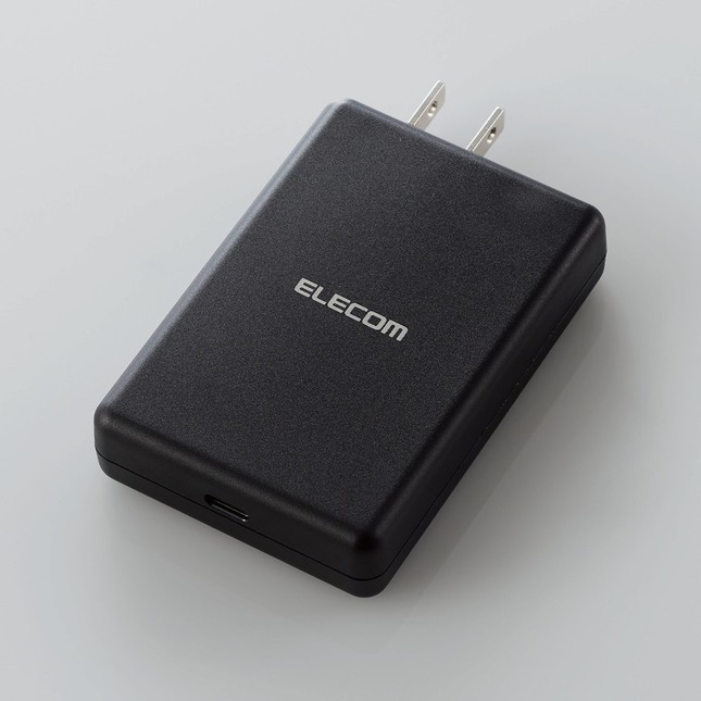 小型軽量ながら接続機器を賢く・速く充電