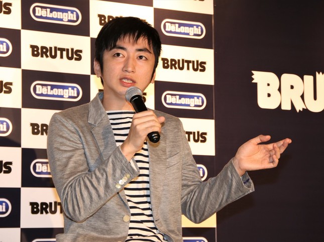 「（デロンギのマシンで入れたコーヒーについて）冷めてからでもおいしいのがすごい」と話す羽田さん