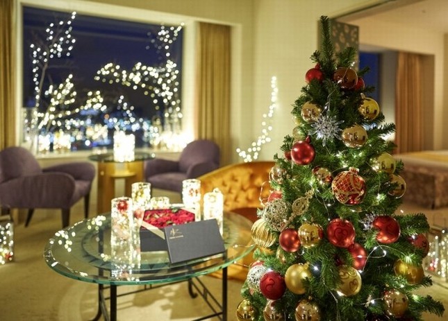 夜景と客室の装飾がコラボ