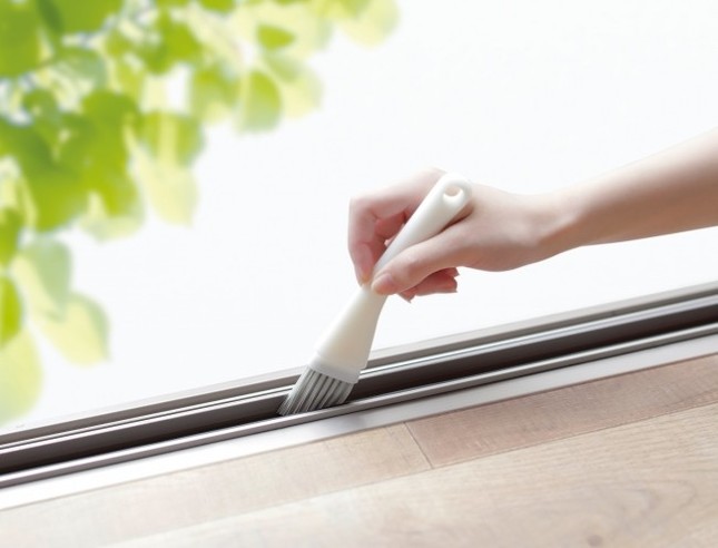 ブラシとヘラでしっかり掃除