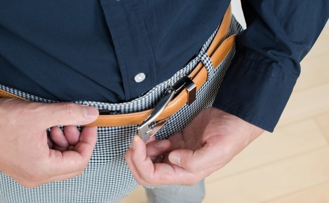 大人の男性のためのスライド式バックルベルト
