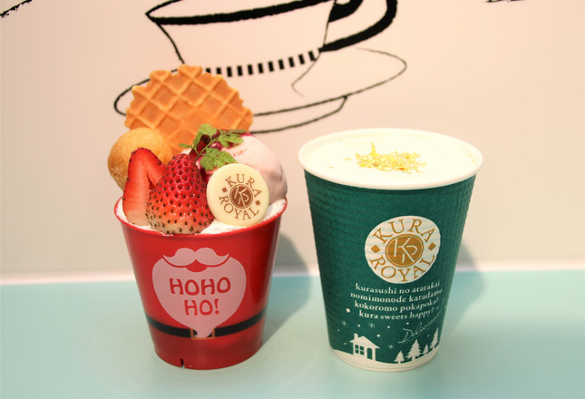 無料配布された「苺のショートケーキパフェ」（左）と「ホット黒糖タピオカミルクティー」