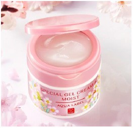 桜をあしらった季節感あふれる限定デザイン