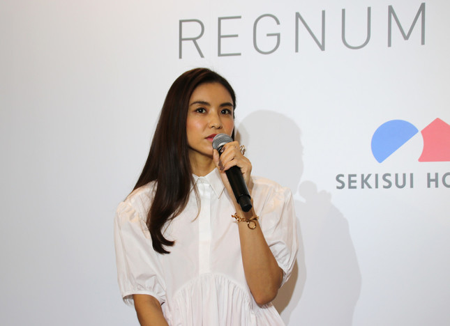 住まいへのこだわりを語る滝沢さん