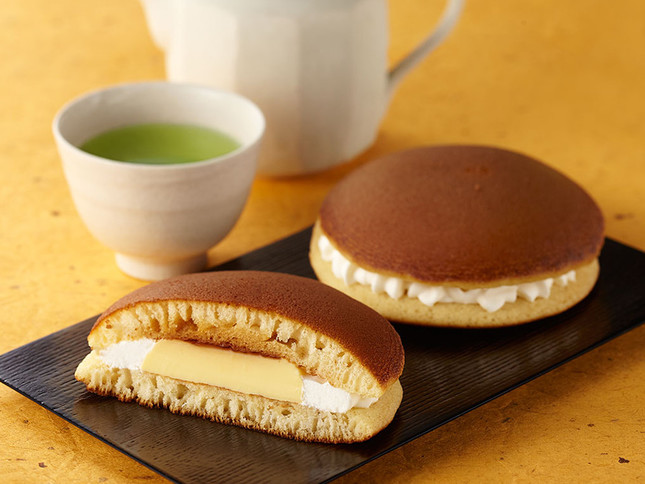 プリンと生クリームでボリュームたっぷり