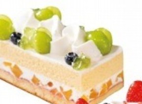 長さ145ミリ　切り分けやすいバトンケーキ、シャインマスカットとイチゴ