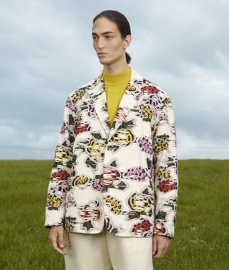 草木花からインスピレーションを受けたリラックスしたスタイルを提案