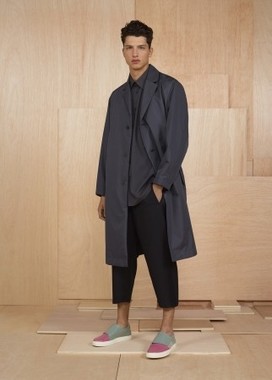 草木花からインスピレーションを受けたリラックスしたスタイルを提案