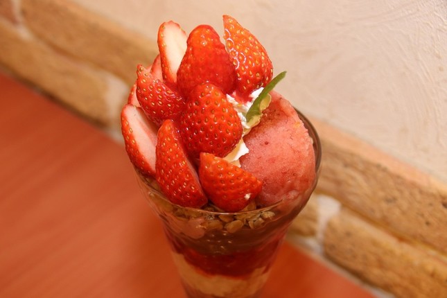 ザ・サンデー全体で6個分のとちおとめを使用