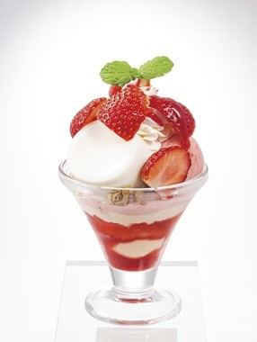 「とちおとめのミルクプリンミニパルフェ」