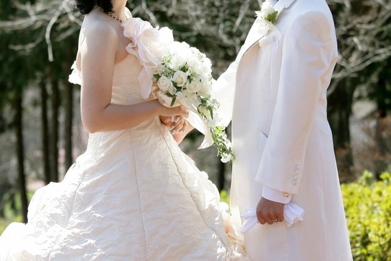 結婚式」挙げたい男と嫌がる女 「憧れがある」「お金払ってまで ...