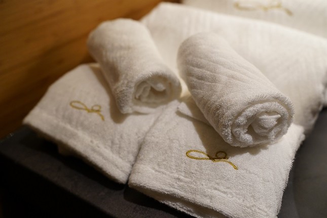 愛媛県今治市のタオルメーカーと共同開発した、竹が原材料のバンブーレーヨンタオル