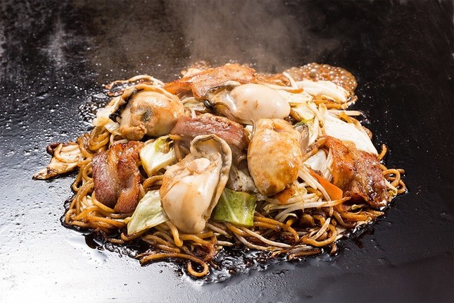 「ドでか牡蠣フェア2019」から継続提供中の「磯香る濃厚ソース牡蠣焼そば」
