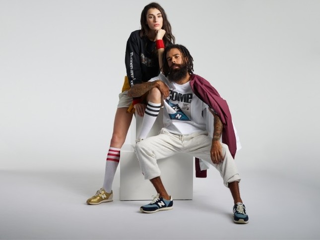 1970年代を彷彿とさせるスリムでロープロファイルなシルエット