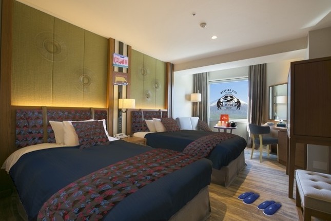 ベッドスプレットやフットスローなどにふじやま織を採用