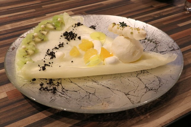 昼のさんかく堂で提供するクレープメニュー（写真はキウイと発酵乳のクレープ）