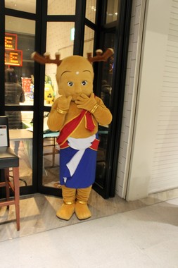 奈良県のマスコットキャラクター、せんとくんも応援に駆けつけた