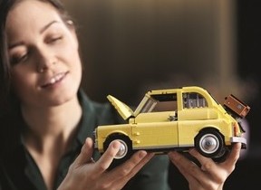 イタリアの名車「フィアット500」　レゴブロックで忠実に再現
