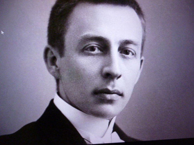 若きラフマニノフの肖像。髪の色が変わるだけで、晩年までその姿はあまり変わらない