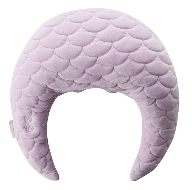 ユニークな三日月型のフォルムがコリのポイントにアプローチ