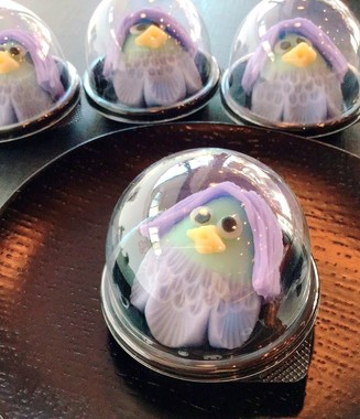 青と紫は海をイメージしたという（画像は金蝶園総本家の提供）