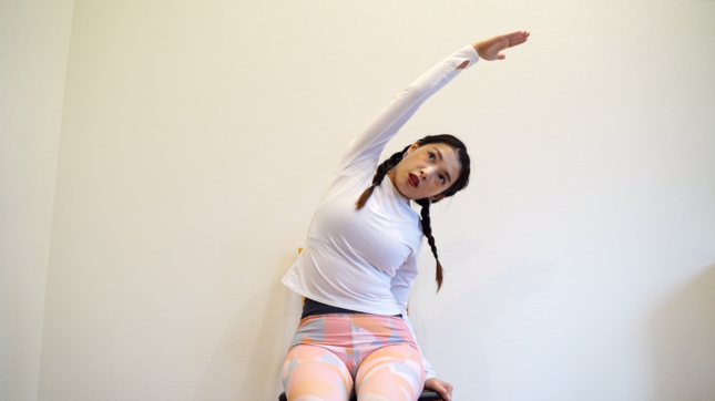 呼吸を深める「体側伸ばし」