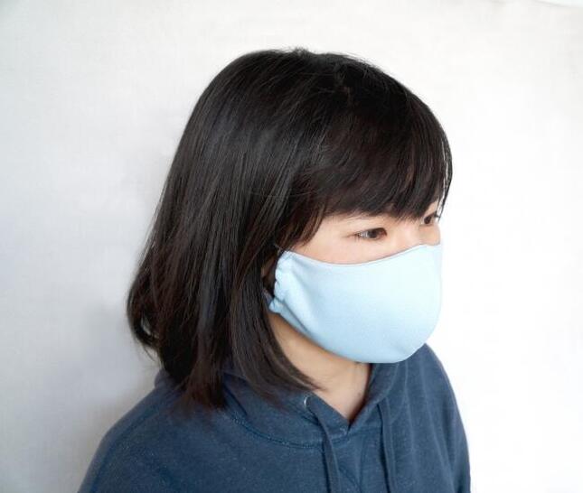 ひもの長さは調節可能