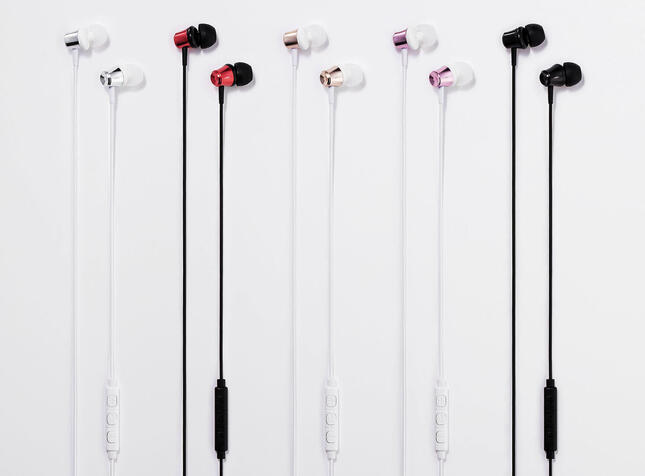 iPhoneシリーズなどにぴったりなLightningコネクター採用