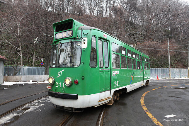 通常の240形の241号車