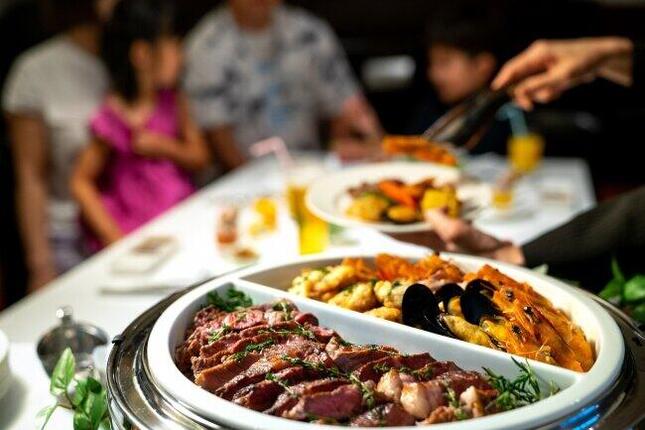 元気がチャージできるステーキや有頭海老