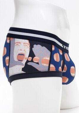 刺激的なカラーリングが特徴