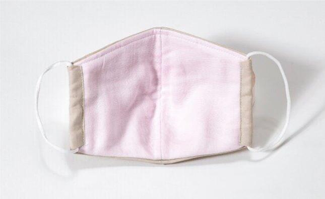 内側には薄ピンクのガーゼ生地が使われている