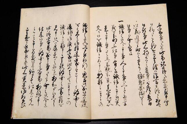 滋賀県長浜市の「高月観音の里歴史民俗資料館」に保管・展示されている雨森芳洲の対朝鮮外交の意見書「交隣提醒」。重要文化財指定。ユネスコ「世界記憶遺産」に登録された333点の資料のうち、雨森芳洲の著作など36点が含まれている。