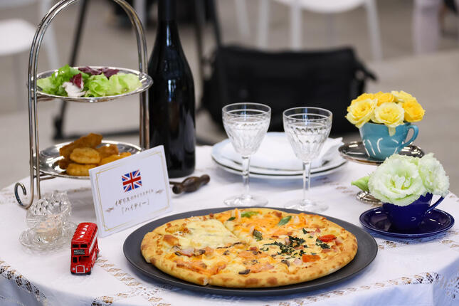 英国の「ハイティー」をテーマにしたテーブルコーディネート例