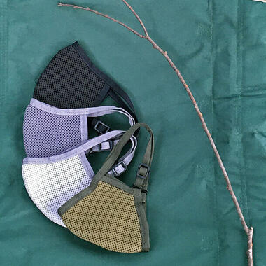 カーキ色を加えた4色展開の「呼吸するアウトドアマスク・抗菌消臭」