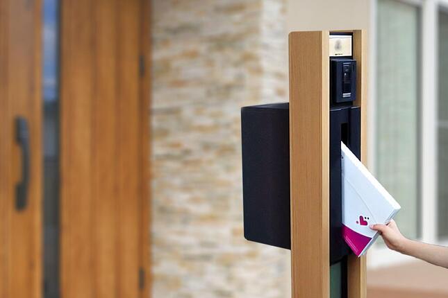 自宅のポストに直接投函される「マスク定期便サービス」